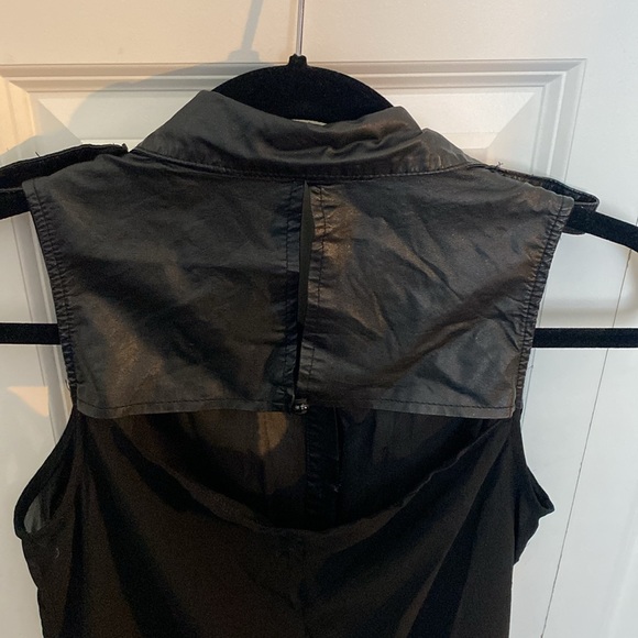 GLAM DOLLZ | Sleeveless, collared, black top |Women Size Small. - Picture 3 of 8